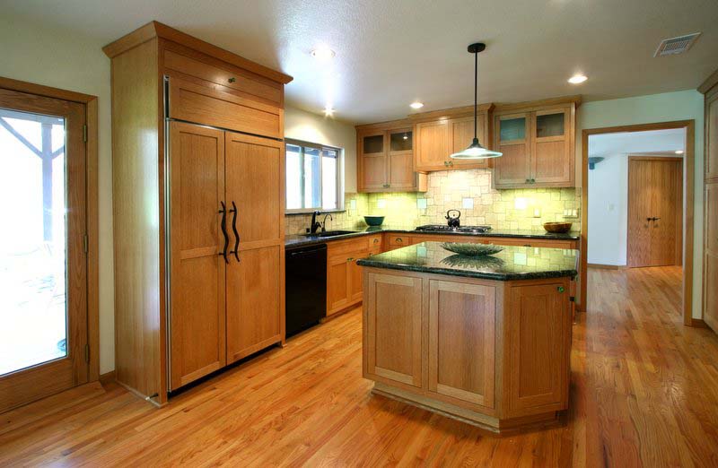 Kitchen with red oak cabinets, image courtesy of Chris Lattuada