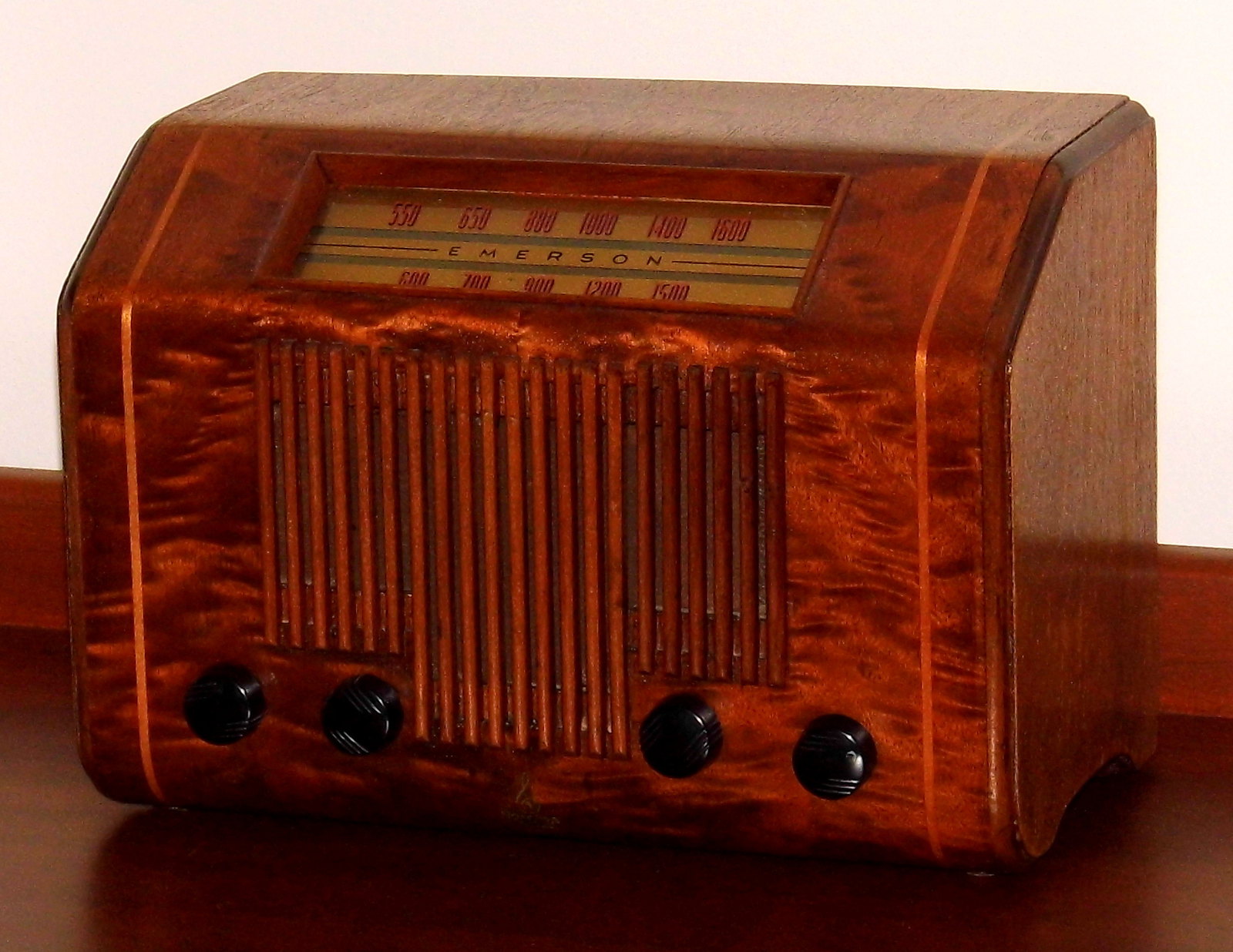 Emerson AM radio with figured walnut case, image by Joe Haupt